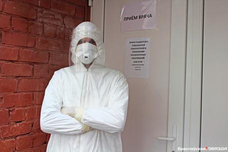 Врач из Браслава рассказал, как работает на передовой борьбы с COVID-19