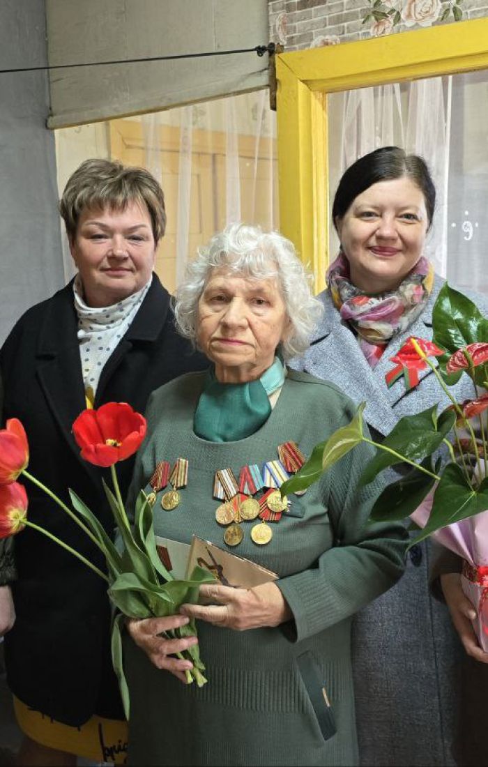 Поздравили с 80-летием Великой Победы Раису Платоновну Торопову